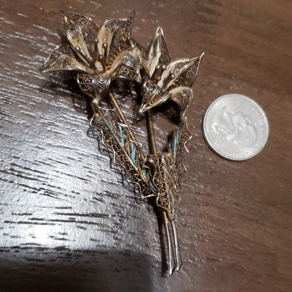 Vintage Lily brooch / pin - Picture 5 of 5